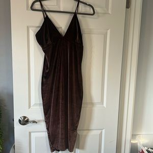 Women’s brown velvet bodycon dress
